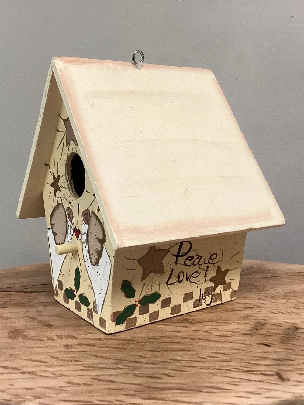 🔴 Beautiful Solid Wood Crafted Birdhouse - Hand Painted - Peace / Love / Joy